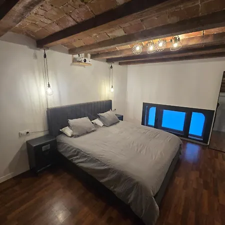 Industrial Loft In Eixample Near Sagrada Familia